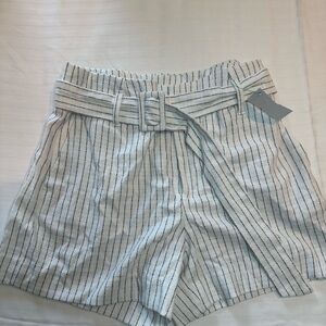 BANANA REPUBLIC Striped White and Black Women's Shorts